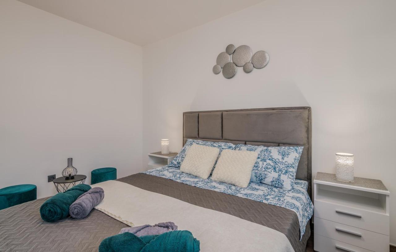 Apartman Luxury Lure คิร์ก ภายนอก รูปภาพ