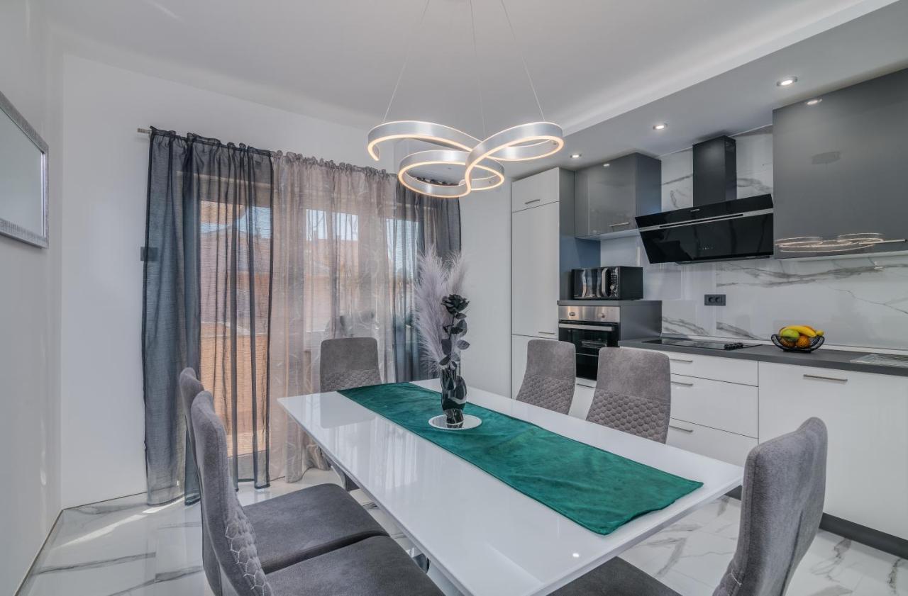 Apartman Luxury Lure คิร์ก ภายนอก รูปภาพ