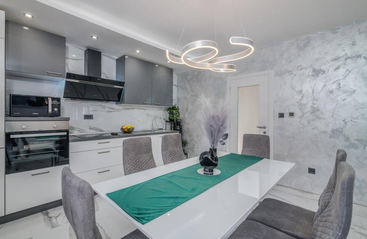 Apartman Luxury Lure คิร์ก ภายนอก รูปภาพ